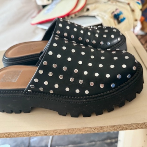 ✨ Dolce Vita Studded Slip-Ons — Size 8 - Picture 5 of 5